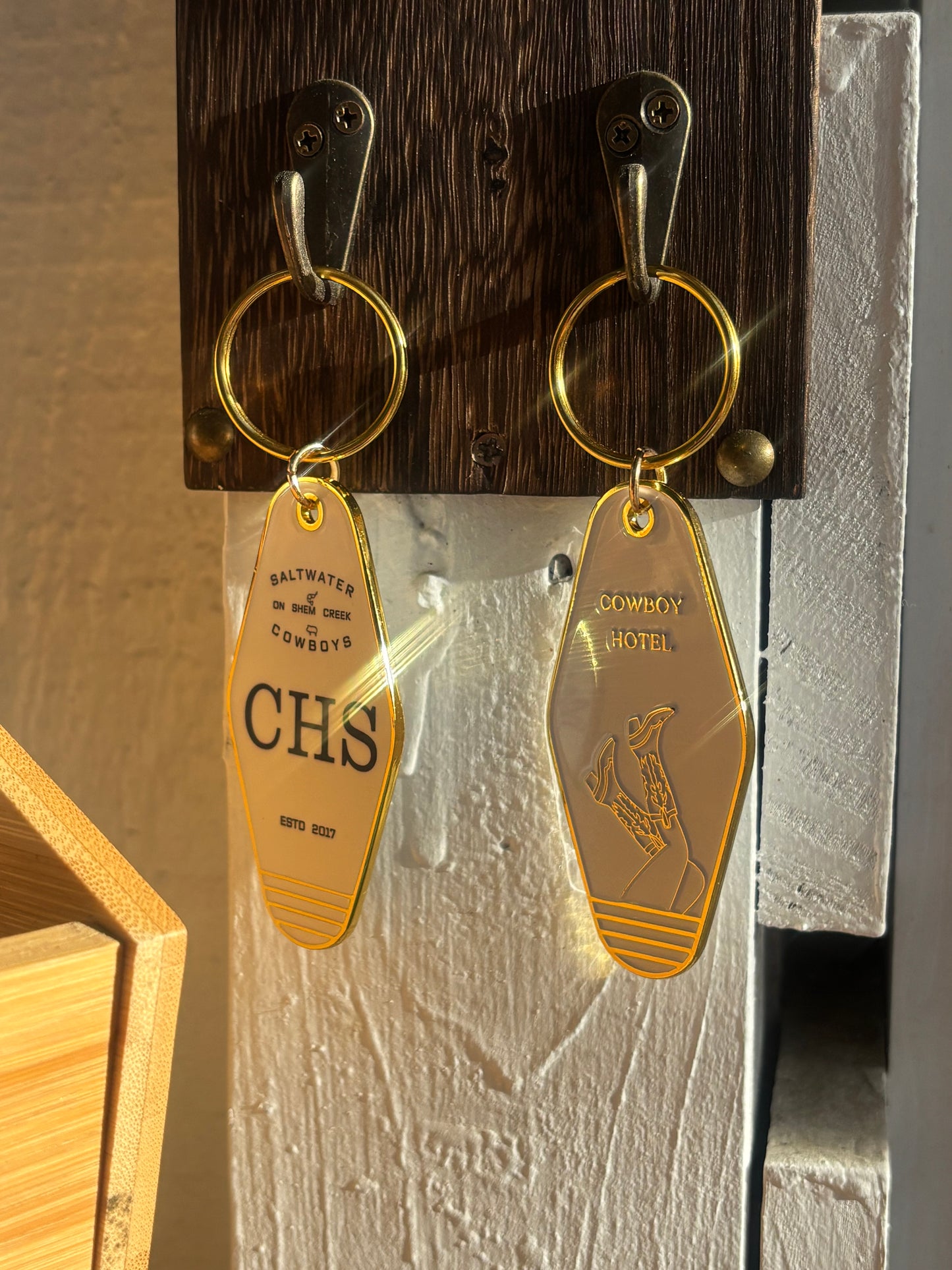 COWBOY HOTEL KEYCHAIN
